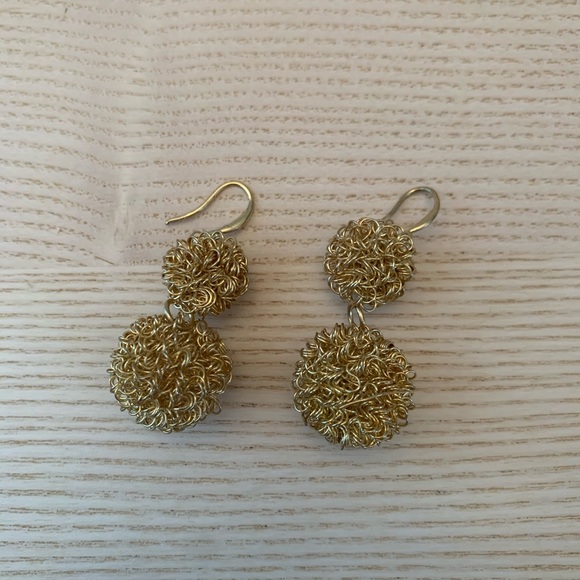 Gold Earings - Picture 1 of 2